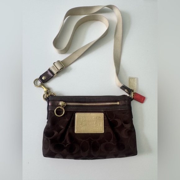 Coach Signature Poppy Crossbody Swingpack with Gold Accents - Picture 1 of 16